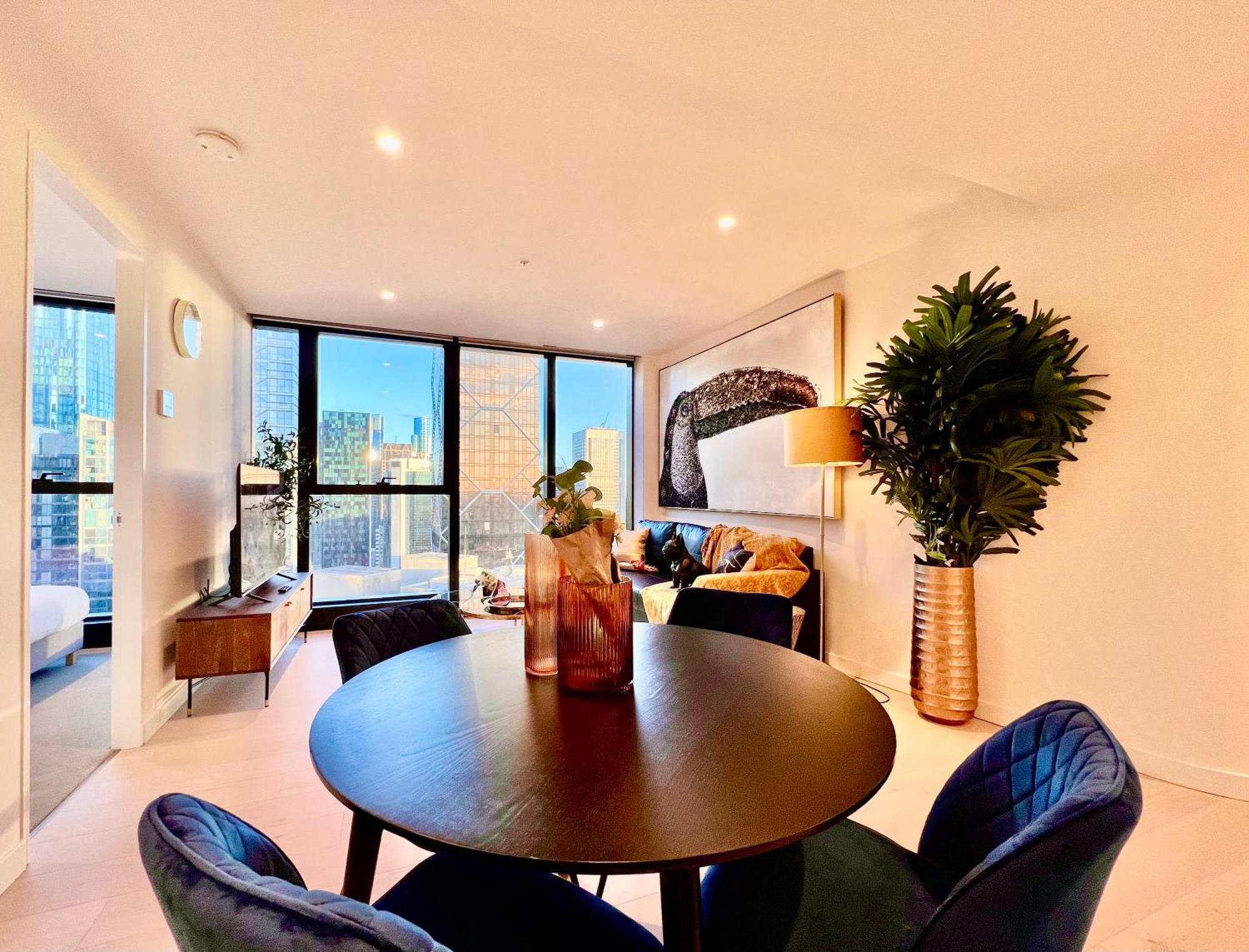 Highrise Best Location 2 Bedrooms & 2 Bathrooms, Melbourne